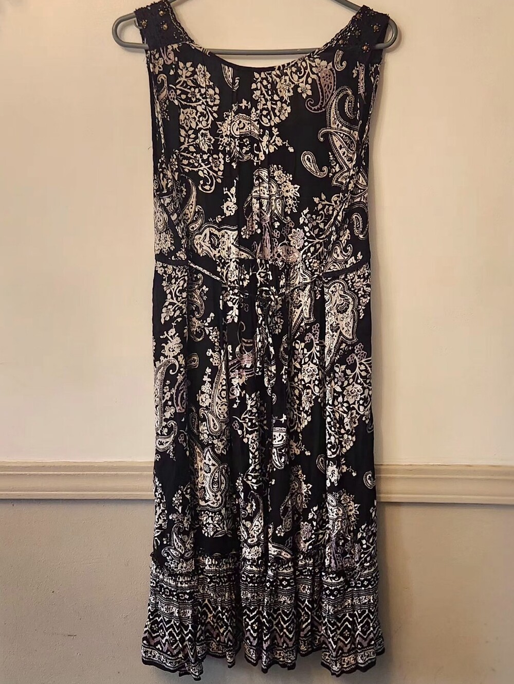 Sleeveless V-Neck Dress in Black and White Paisley - Picture 2 of 5